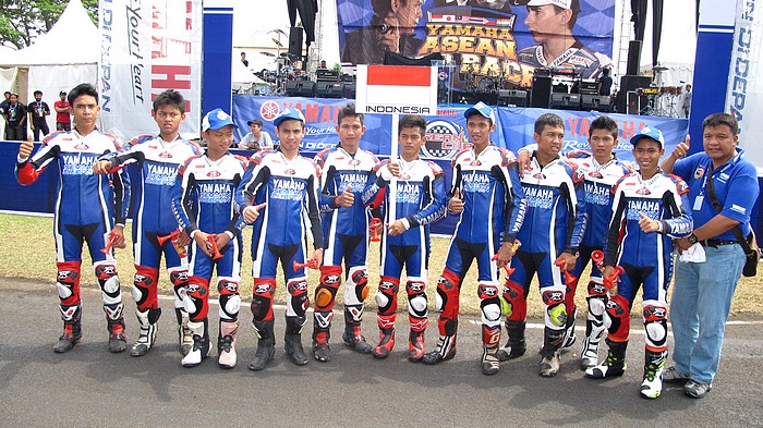 Tim Yamaha Indonesia berfoto bersama di Sentul International Circuit